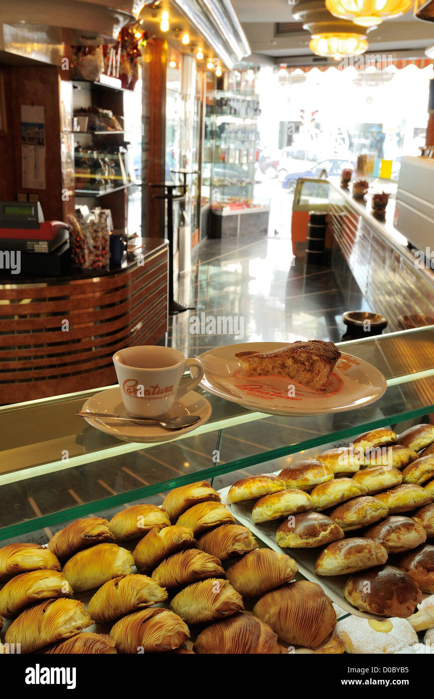 Bar e pasticceria storica a Napoli: Carraturo dal 1837