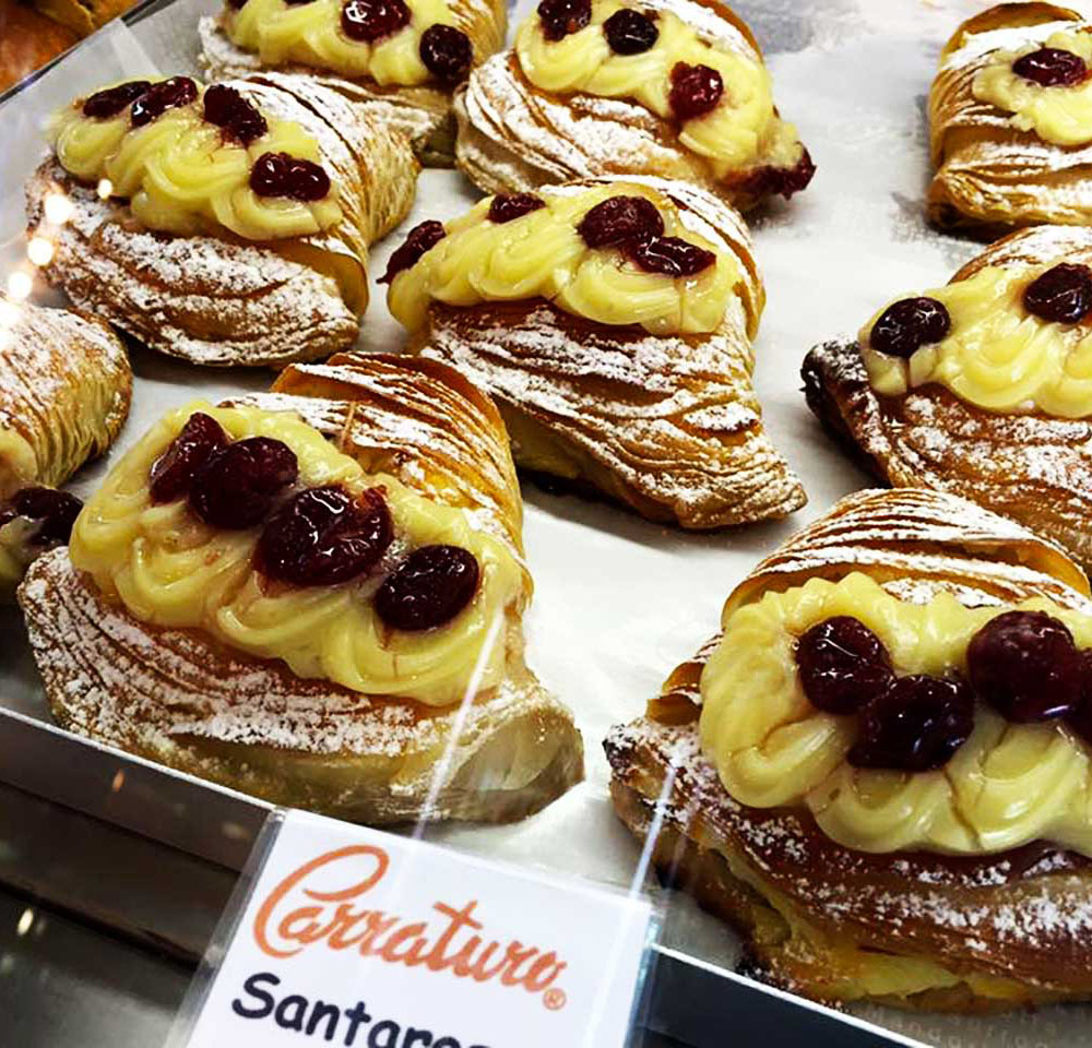 Dolci Napoletani Artigianali: Un Viaggio nel Gusto all’Antica Pasticceria Carraturo